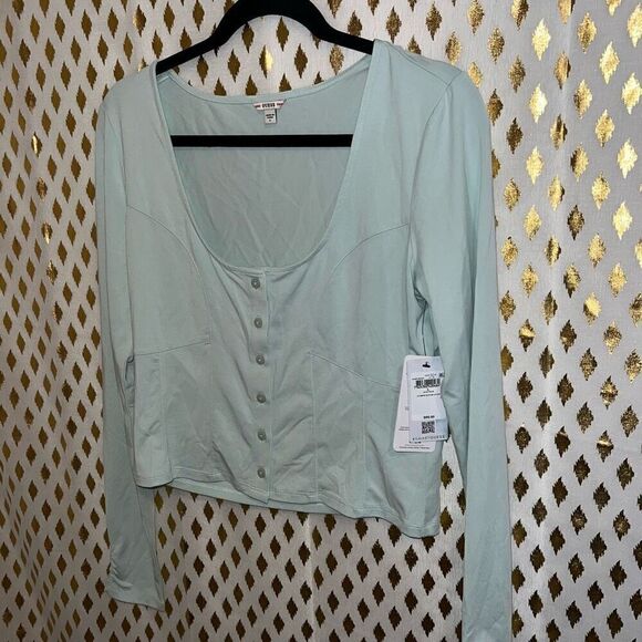 NWT Guess AMORI BUTTON UP TOP in Aloe Palm green size L - Picture 2 of 6